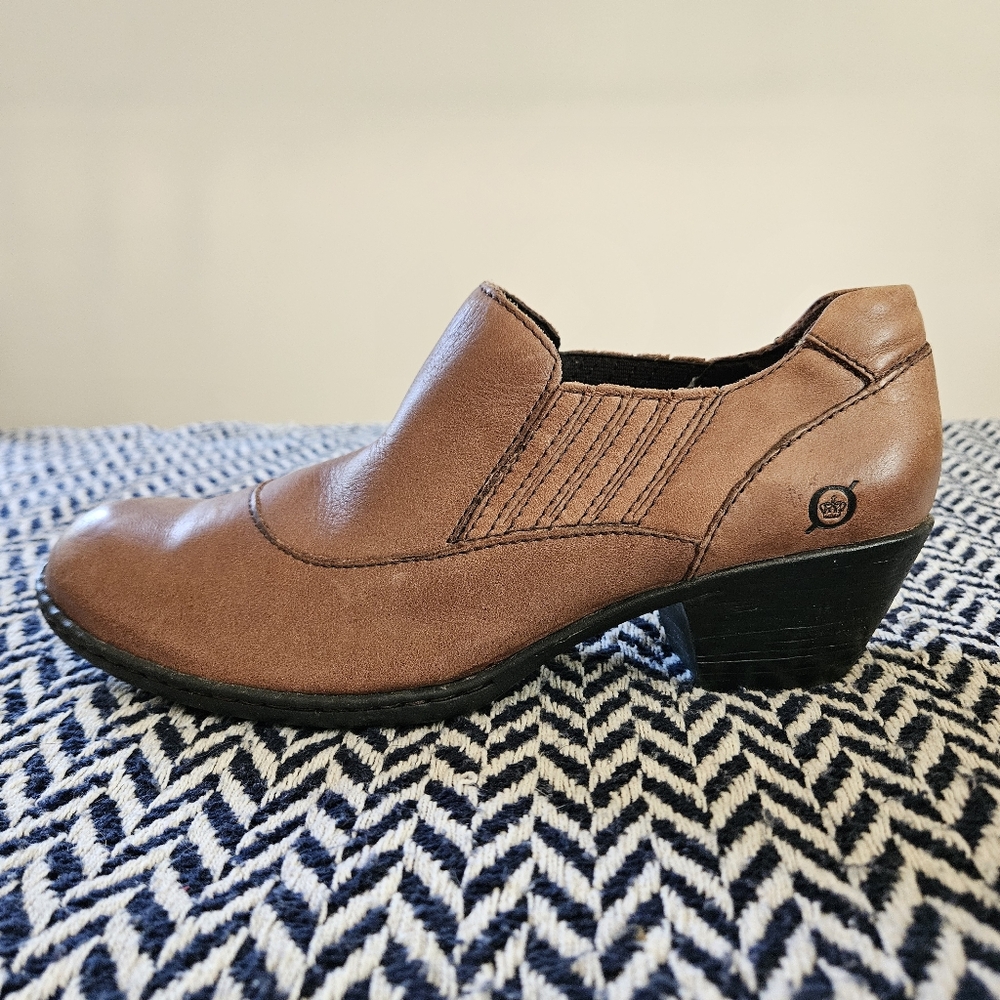 BORN 'Rissa' Handcrafted Footwear Tan Leather Short-Heeled Ankle Boots: Size 9 - Picture 12 of 12